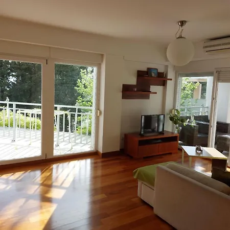 Ni I - One Bedroom With Balcony Marina Lägenhet