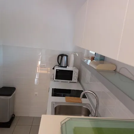 Ni I - One Bedroom With Balcony Marina
