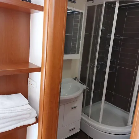아파트 Ni I - One Bedroom With Balcony Marina 마카르스카