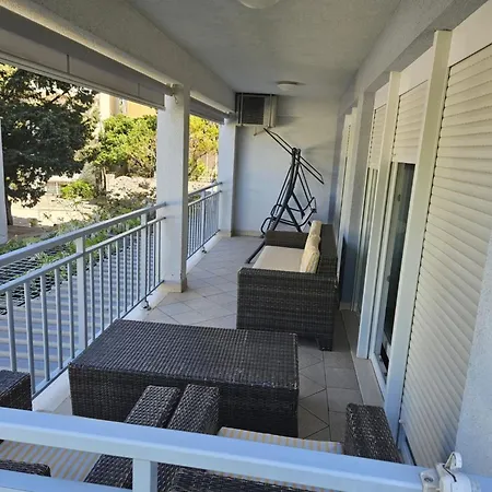 Ni I - One Bedroom With Balcony Marina Lägenhet